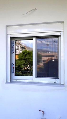 Παράθυρο αλουμινίου συρόμενο, δίφυλλο, επάλληλο με σήτα, σειρά Europa 100