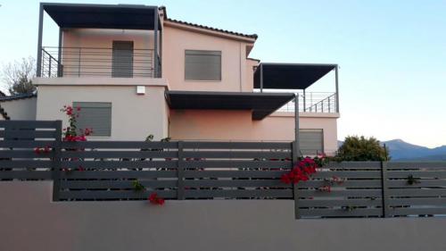 Κουφώματα αλουμινίου σειράς Europa Prima 850 & Europa 800, πέργκολες, ρολά Β/Τ - Η/Λ, ασφάλειες σιδήρου