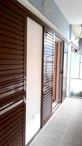 Πόρτα συρόμενη σειράς Europa 100 με σήτα plisse