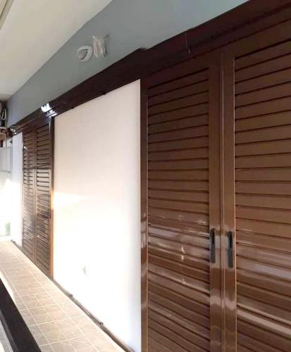 Πόρτα συρόμενη σειράς Europa 100 με σήτα plisse