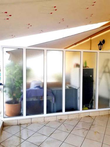 Ντουλάπα αλουμινίου συρόμενη, δίφυλλη