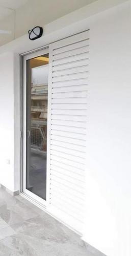 Πόρτα συρόμενη σειράς Europa 100, με παντζούρι και σήτα