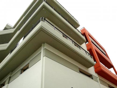 Έργο πολυκατοικίας με κουφώματα αλουμινίου