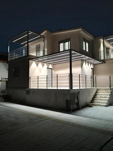 Κουφώματα αλουμινίου σειράς Europa Prima 850 & Europa 800, πέργκολες, ρολά Β/Τ - Η/Λ, ασφάλειες σιδήρου