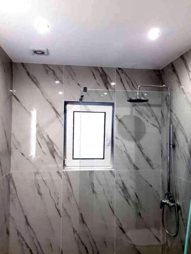 Παράθυρο λουτρού ανοιγόμενο με ανάκληση, σειράς Europa 8500 