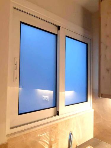 Παράθυρο επάλληλο αλουμινίου σειράς Europa 100