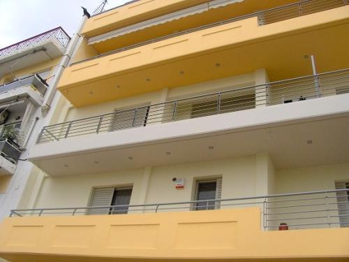 Έργο πολυκατοικίας με κουφώματα αλουμινίου