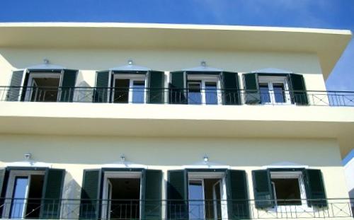 Ξενοδοχείο Kontes (Πάρος). Κουφώματα PVC