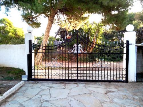 Καγκελόπορτα συρόμενη, από σίδερο μασίφ