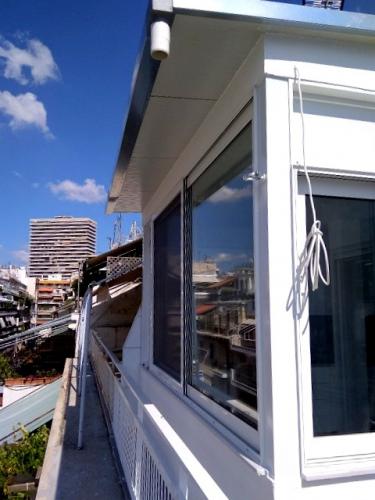 Κατασκευή χώρου από τραπεζοειδές πάνελ και συρόμενα κουφώματα, σειρά Prima 850