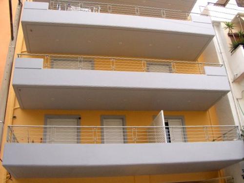 Έργο πολυκατοικίας με κουφώματα αλουμινίου