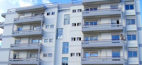 Έργο πολυκατοικίας με κουφώματα αλουμινίου