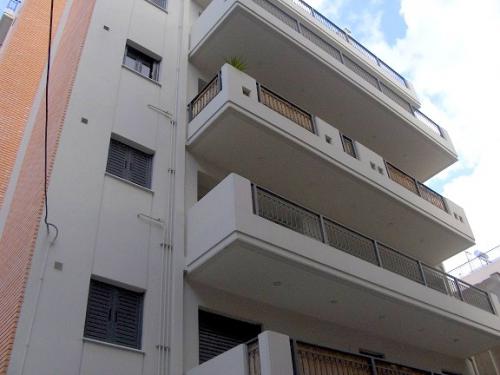 Έργο πολυκατοικίας με κουφώματα αλουμινίου