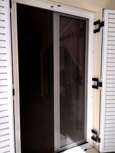 Πόρτα αλουμινίου ανοιγόμενη, με παντζούρι και σήτα πλισέ, σειρά Prima 850