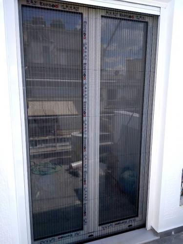 Πόρτα αλουμινίου ανοιγόμενη από σειρά Europa 5500 Θέρμο, με σήτα πλισέ 