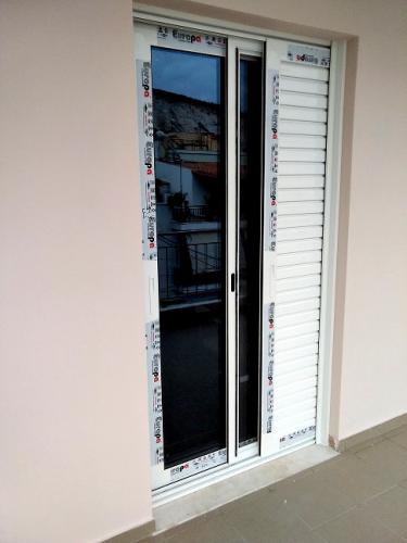 Πόρτα αλουμινίου μονόφυλλη, συρόμενη με σήτα, σειρά Europa 6000