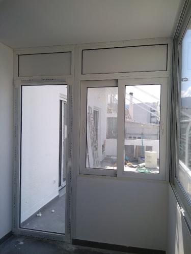 Κατασκευή χώρου από τραπεζοειδές πάνελ και συρόμενα κουφώματα, σειρά Prima 850