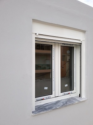 Παράθυρο αλουμινίου ανοιγόμενο με ρολό και σήτα κάθετης κίνησης, σειρά Europa Prima 850