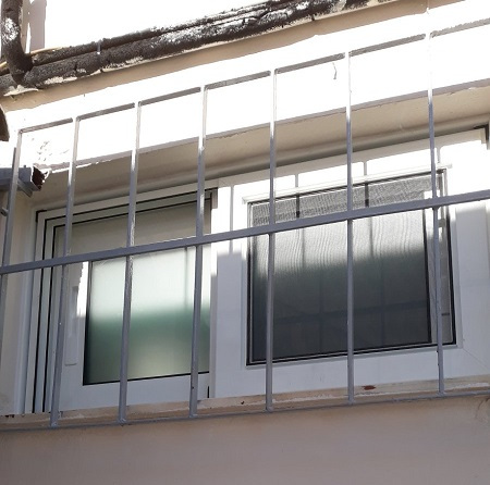 Παράθυρο αλουμινίου επάλληλο, συρόμενο, σειρά Europa 800 και σιδεριά βαρέου τύπου