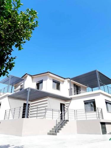 Κουφώματα αλουμινίου σειράς Europa Prima 850 & Europa 800, πέργκολες, ρολά Β/Τ - Η/Λ, ασφάλειες σιδήρου