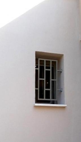 Παράθυρο ανοιγόμενο αλουμινίου, με σιδεριά βαρέου τύπου, σειρά Europa Prima 850