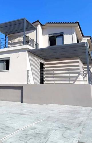 Κουφώματα αλουμινίου σειράς Europa Prima 850 & Europa 800, πέργκολες, ρολά Β/Τ - Η/Λ, ασφάλειες σιδήρου