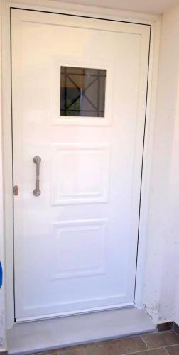 Πόρτα ανοιγόμενη κυρίας εισόδου με πάνελ αλουμινίου, σειράς Europa 850