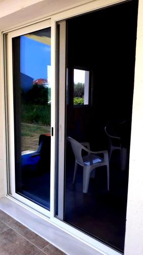 Πόρτα συρόμενη επάλληλη με σήτα και τζάμια ενεργειακά 4 εποχών, σειράς Europa 100