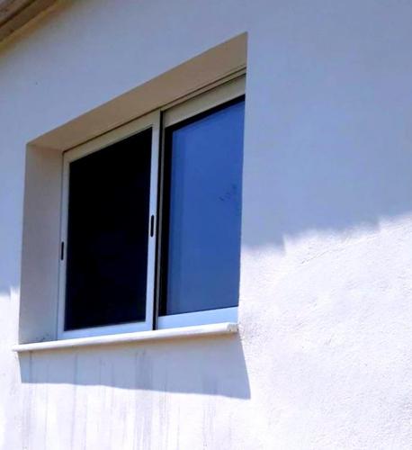 Παράθυρο συρόμενο, επάλληλο με σήτα και τζάμια ενεργειακά 4 εποχών, σειράς Europa 100