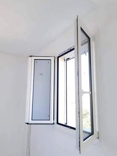 Παράθυρο ανοιγόμενο, δίφυλλο, σειράς Europa 5000 με ρολό και σήτα