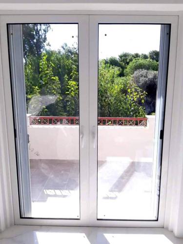 Πόρτα δίφυλλη, συρόμενη με σήτα, σειράς Europa 2000