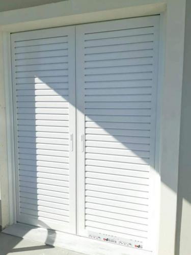 Πόρτα δίφυλλη, συρόμενη με σήτα, σειράς Europa 2000