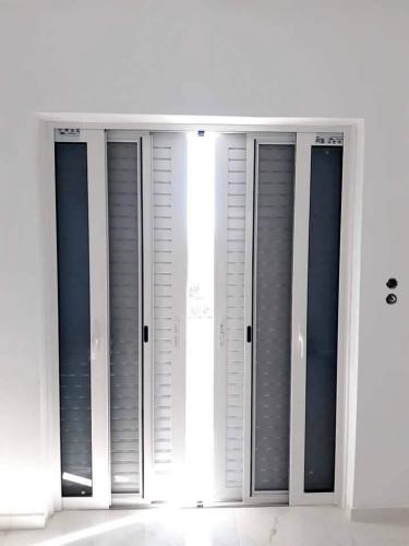 Πόρτα δίφυλλη, συρόμενη με σήτα, σειράς Europa 2000