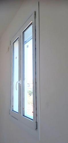 Παράθυρο ανοιγόμενο, δίφυλλο, σειράς Europa 5000 με ρολό και σήτα