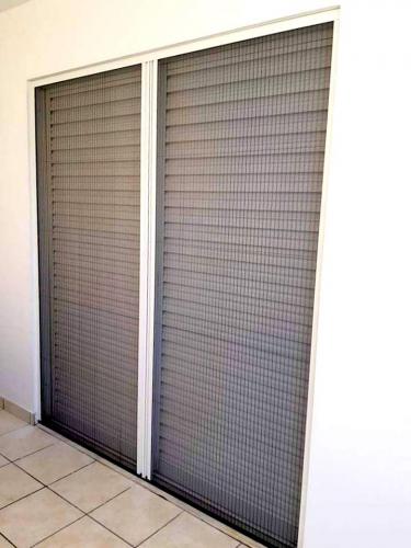 Δίφυλλη σήτα plisse οριζόντιας κίνησης με μαγνήτη